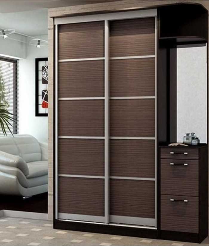 Встроенный шкаф купе в гостиную во всю стену, дизайн шкафа купе, встроенного в нишу